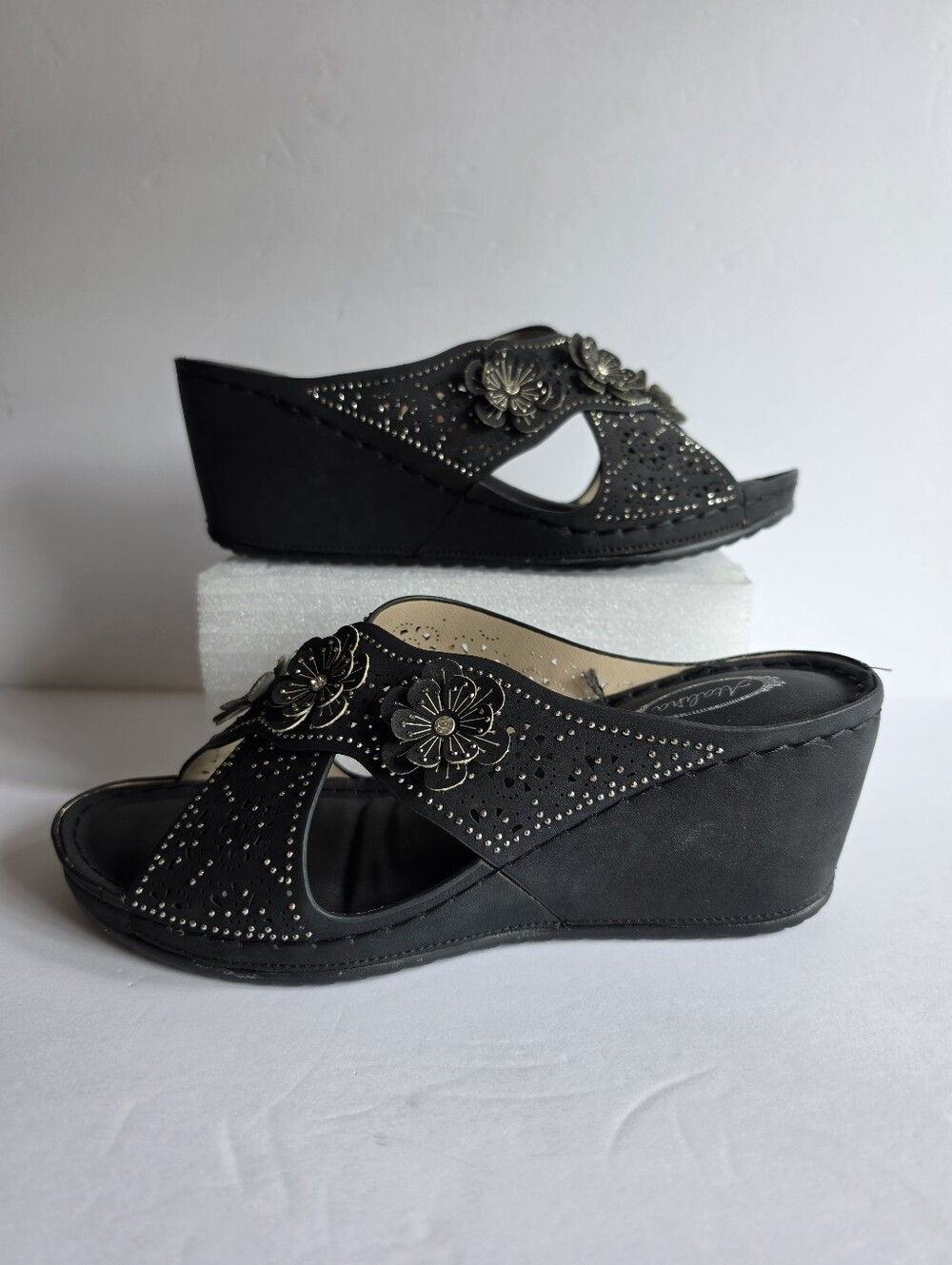 Atalina Women's Black Wedge Shoes Embellished Floral Cut Out Design Size 9 (41)